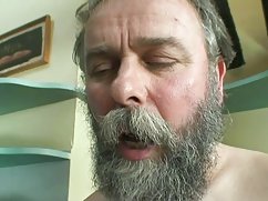本德龙赤裸裸的角质的青少年女同性恋饮食的女孩
